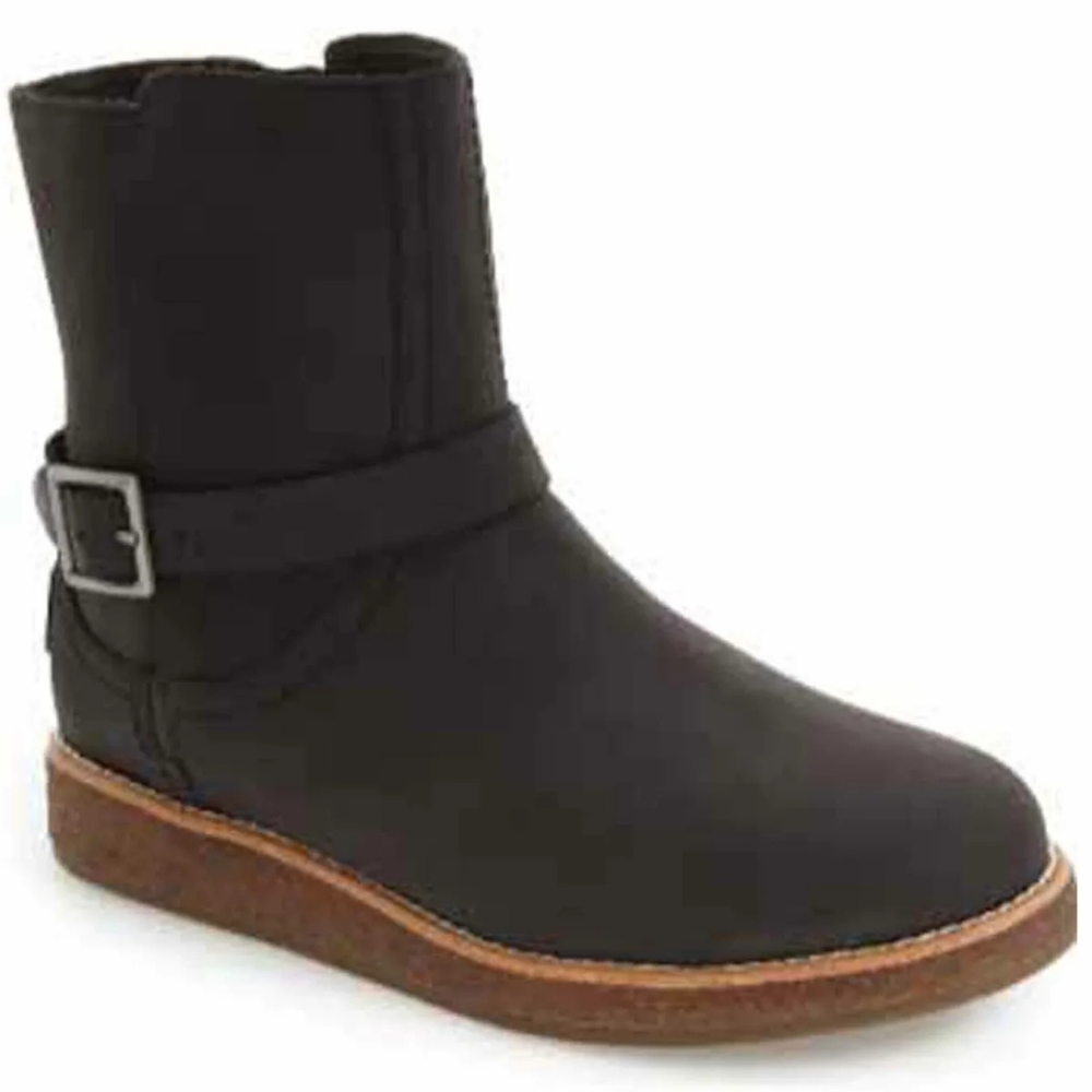 UGG Pure Camren Leather Black Boots Buckle